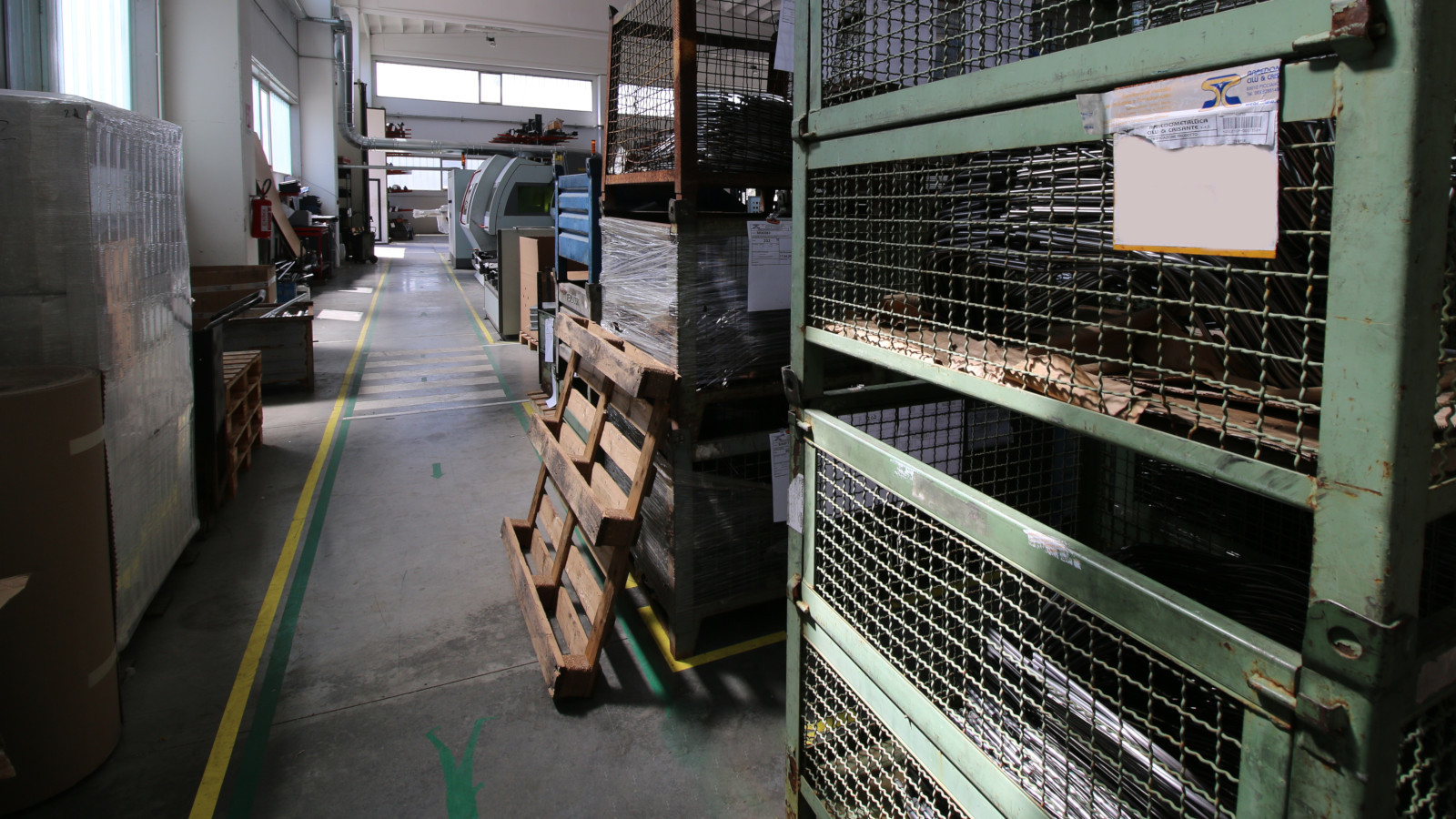 sicurezza nei semilavorati metallici linee guida e normative da seguire scaled
